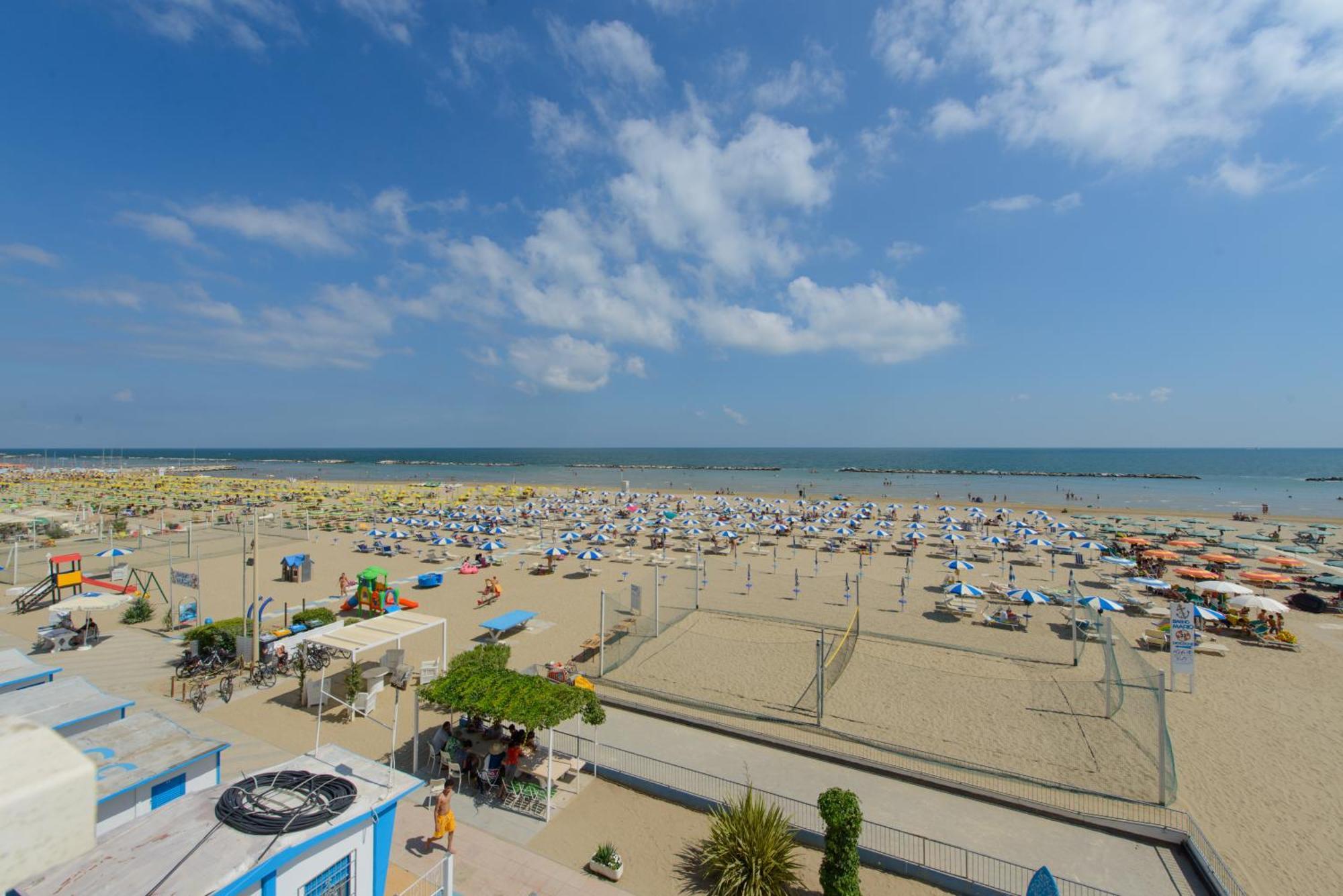 Nautic Beach Hotel リミニ エクステリア 写真