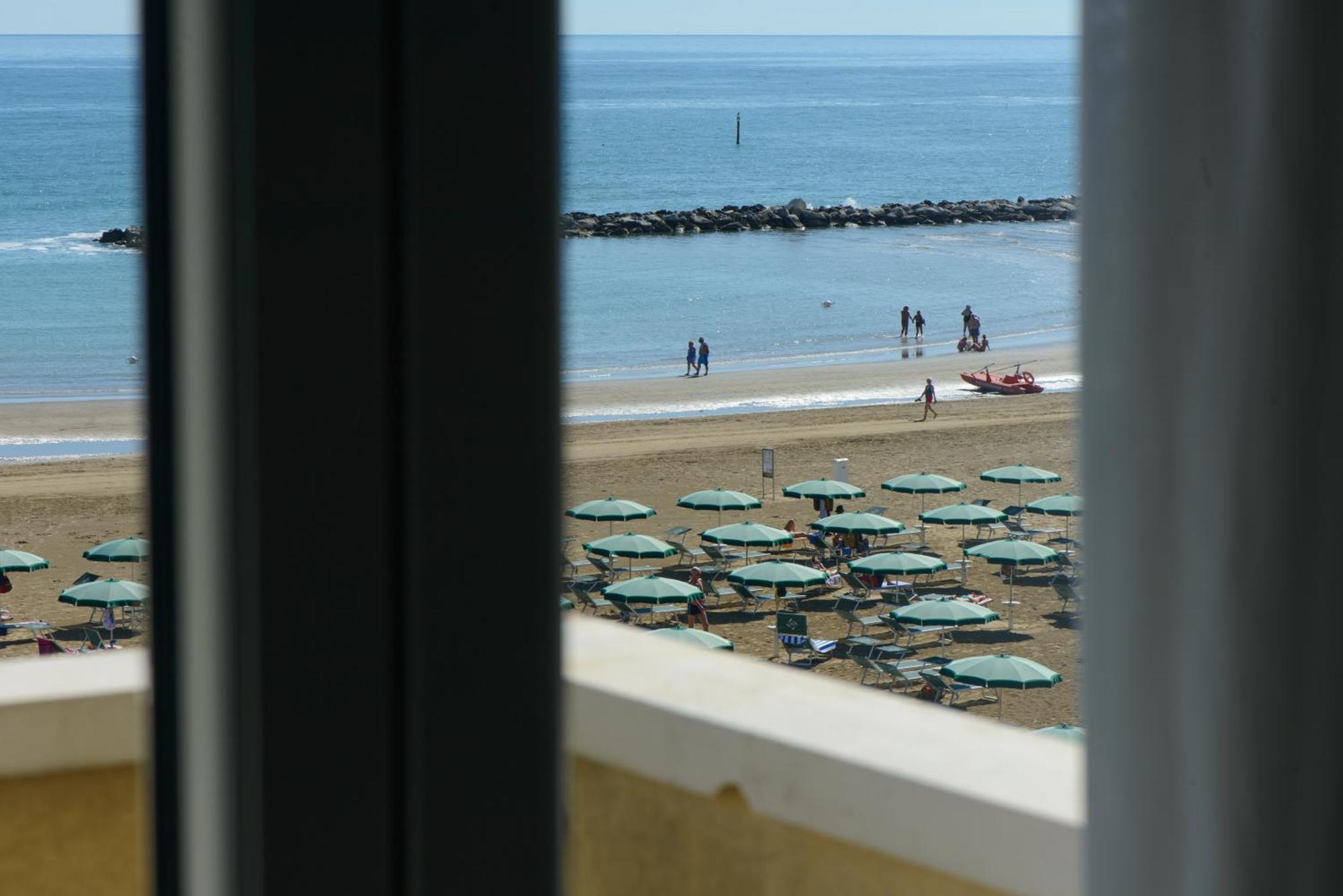 Nautic Beach Hotel リミニ エクステリア 写真