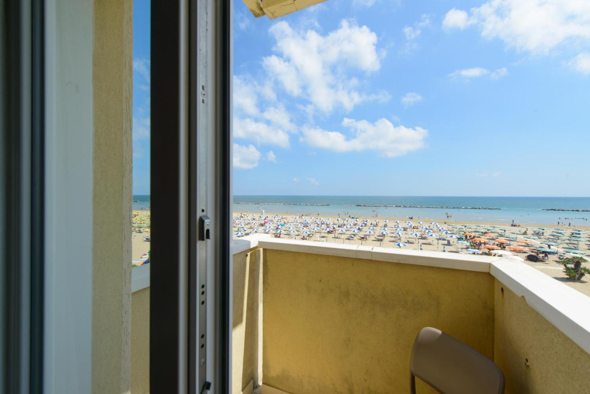 Nautic Beach Hotel リミニ エクステリア 写真